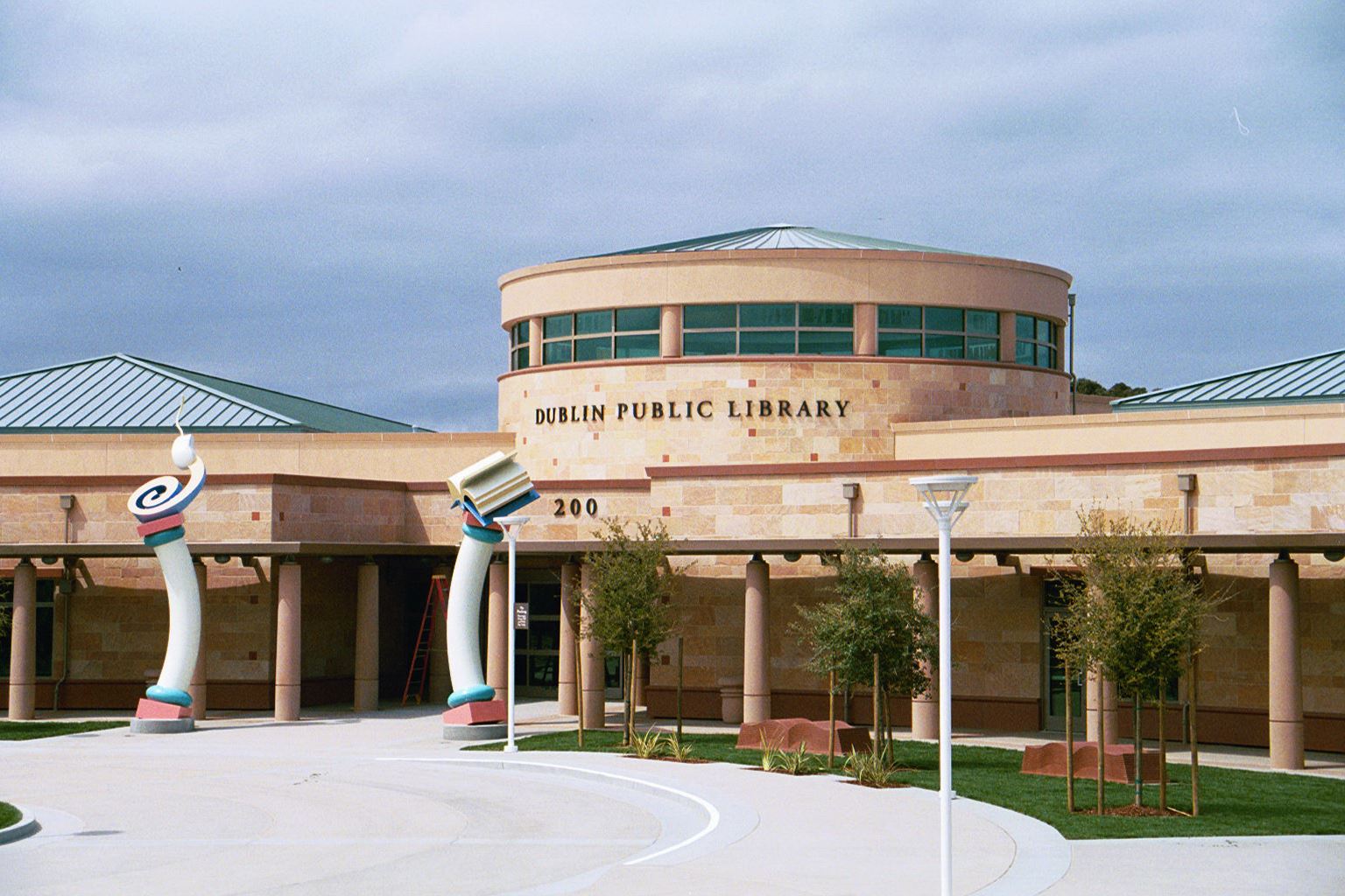 photo of the exterior and entrance to the Dublin Public Library 